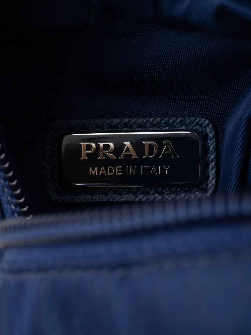 Prada Schoudertas met logoplakkaat Blauw