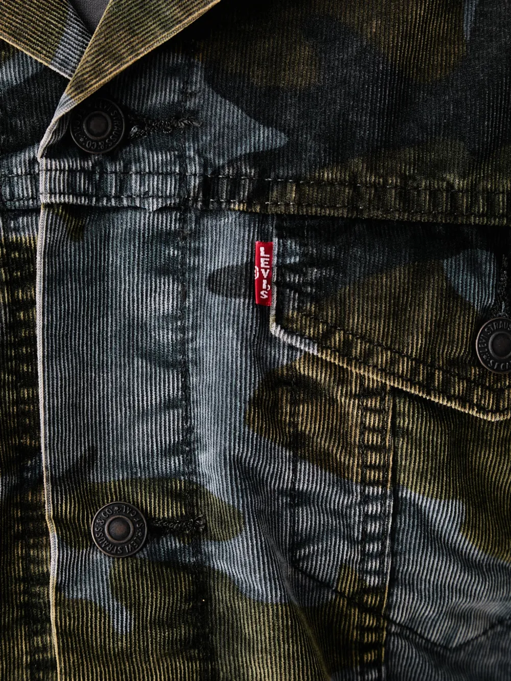Levi's camouflage-print corduroy jacket Groen