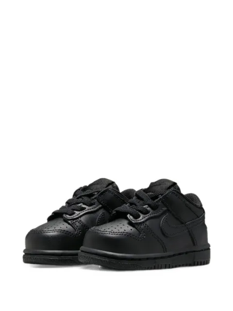 Nike Kids tenis Dunk Low con detalle del logo
