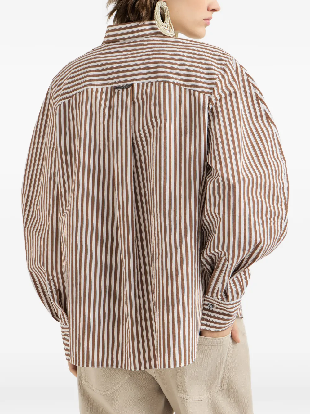 Brunello Cucinelli Gestreepte blouse van gekreukt popeline met Monili Bruin