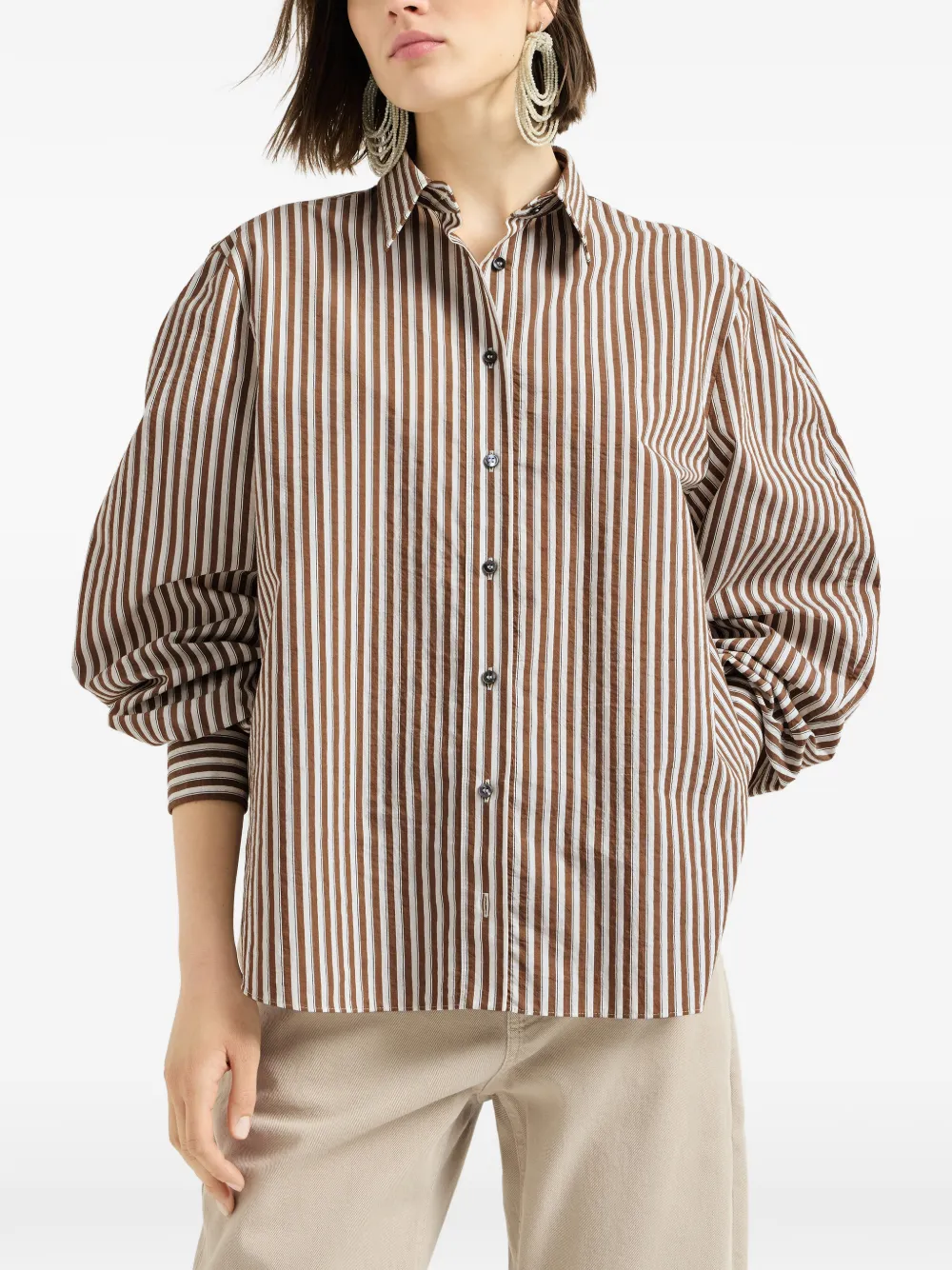 Brunello Cucinelli Gestreepte blouse van gekreukt popeline met Monili Bruin