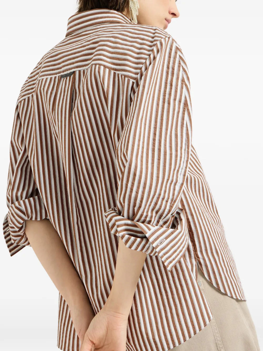 Brunello Cucinelli Gestreepte blouse van gekreukt popeline met Monili Bruin