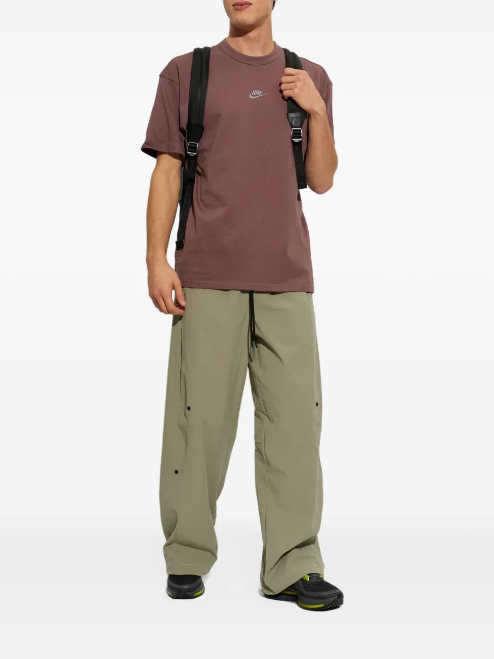 Nike Sportswear premium essentials T-shirt Bruin
