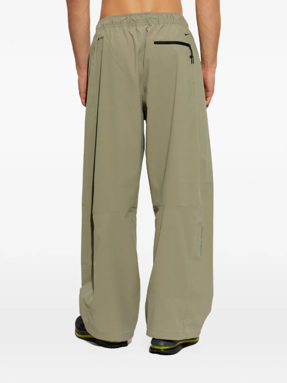 Nike Tech Helios pants Groen