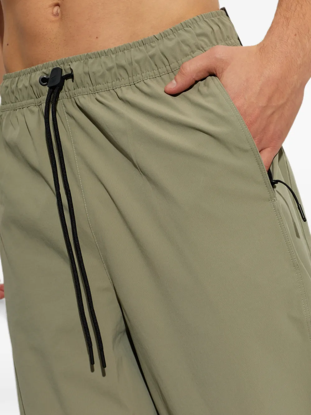 Nike Tech Helios pants Groen