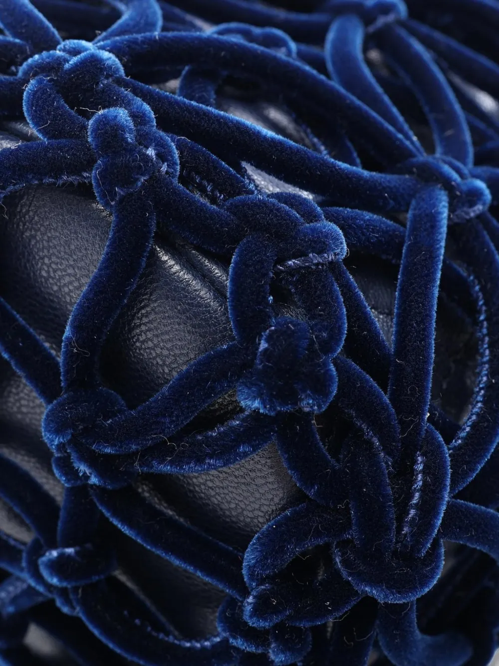CHANEL Pre-Owned 2021 S Matelassé velvet-overlay bucket bag Blauw