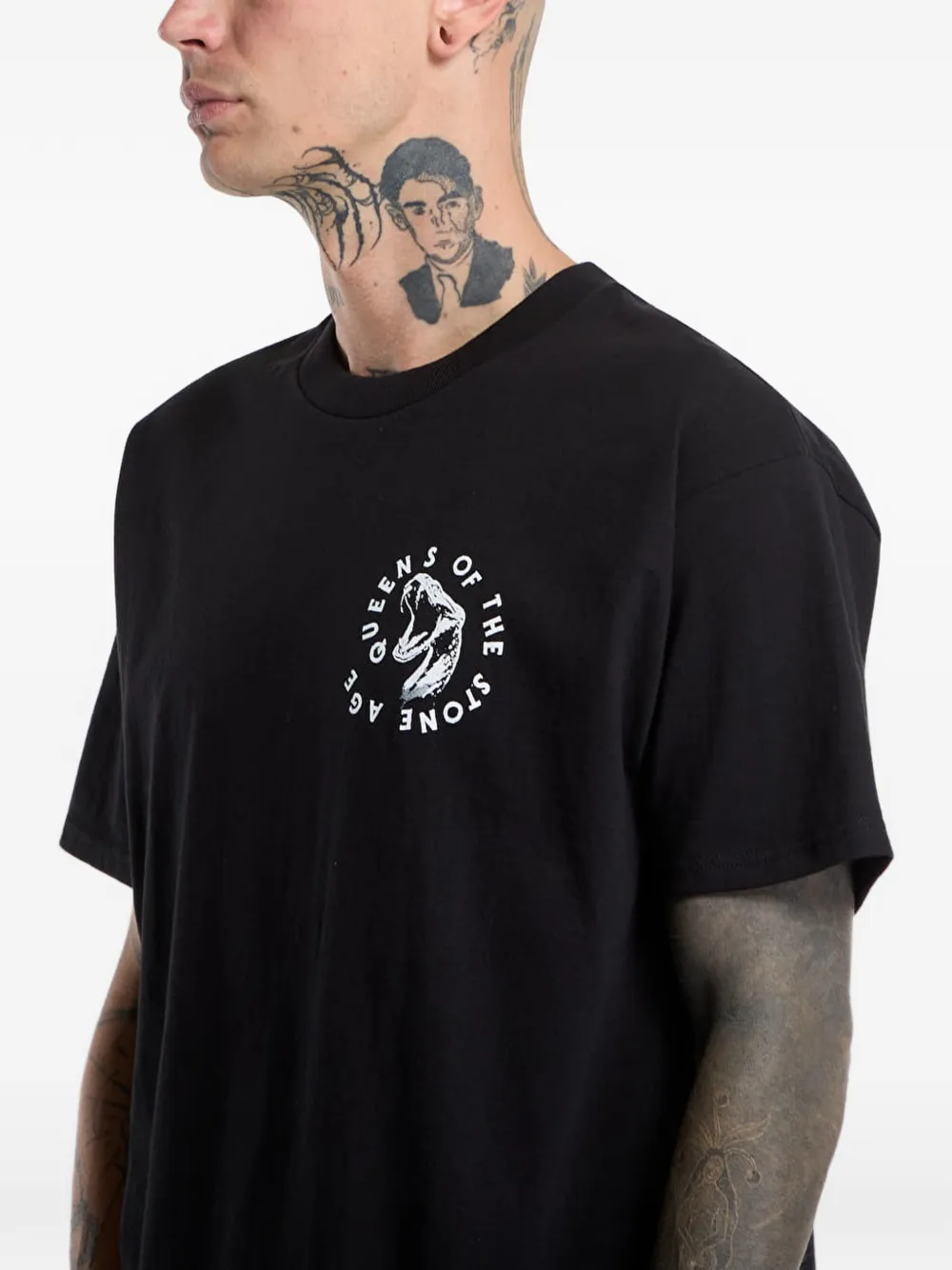 Vans Queen of the Stone Age Ouroboros T-shirt Zwart