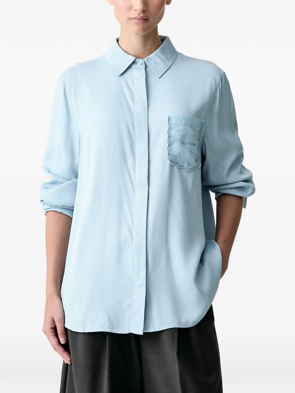 Stine Goya embroidered-pocket shirt Blauw