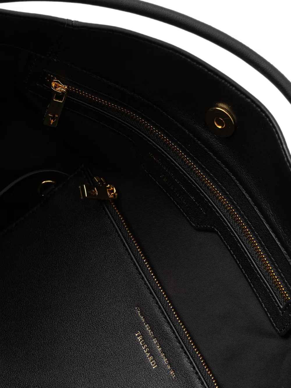 Trussardi Orbita logo-print pouch-detail handbag Zwart