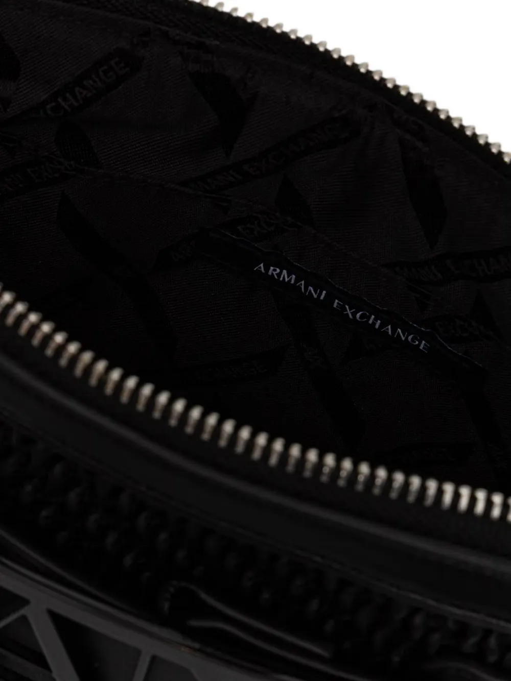 Armani Exchange logo-plaque woven tote bag Zwart