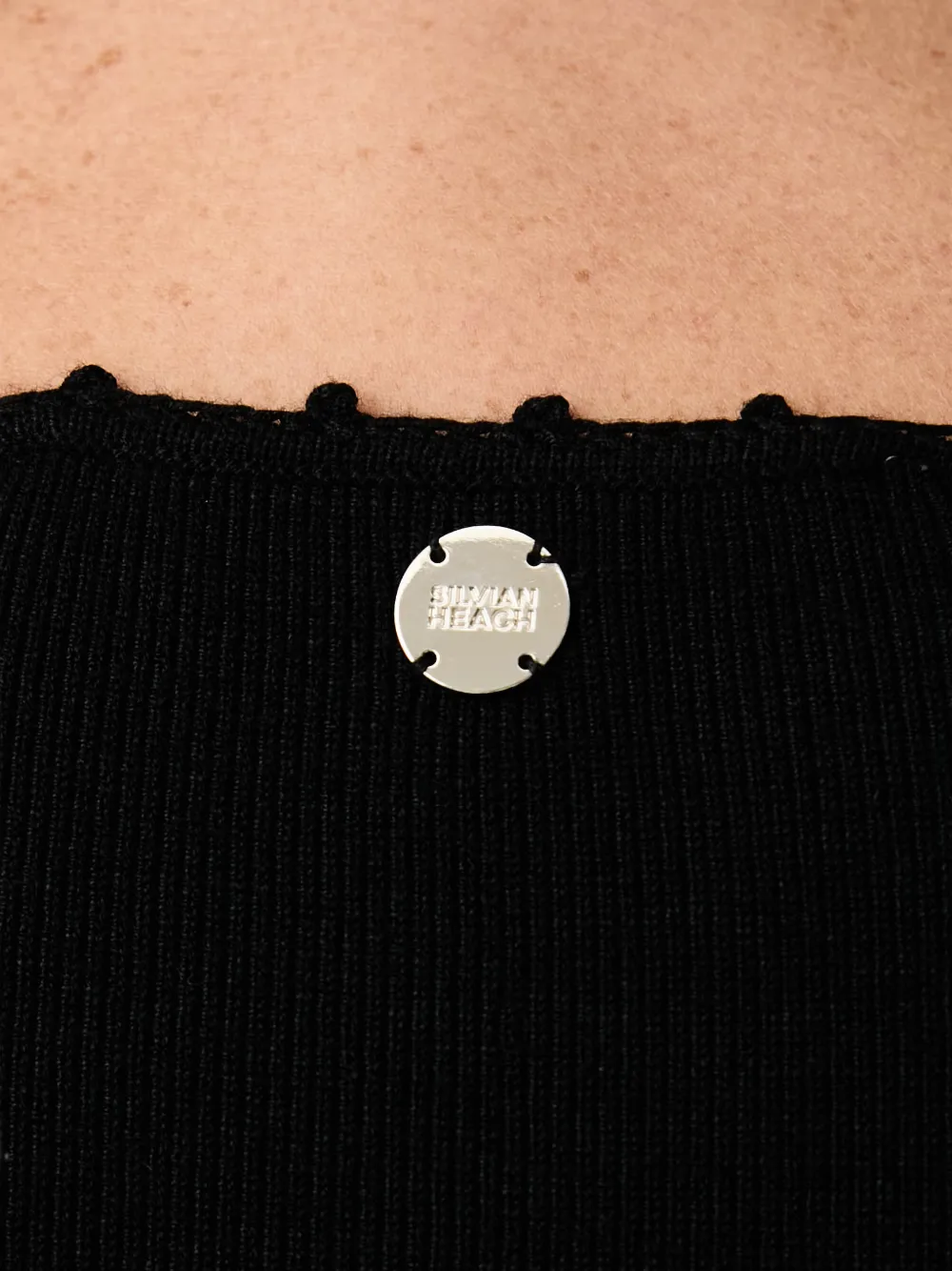Silvian Heach ribbed-knit scalloped-edge sweater Zwart