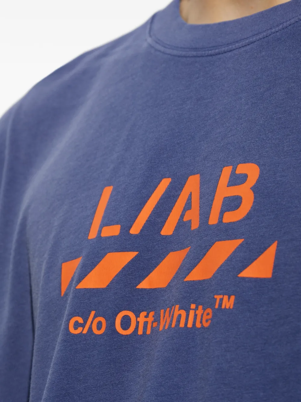 L ab c o Off-White logo-print T-shirt Blauw