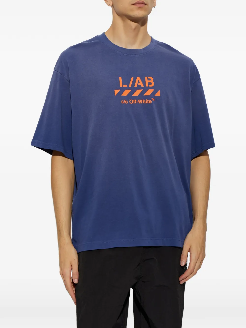 L ab c o Off-White logo-print T-shirt Blauw