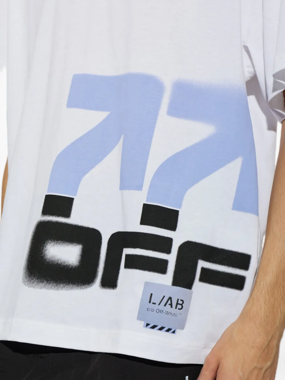 L ab c o Off-White logo-print cotton T-shirt Wit