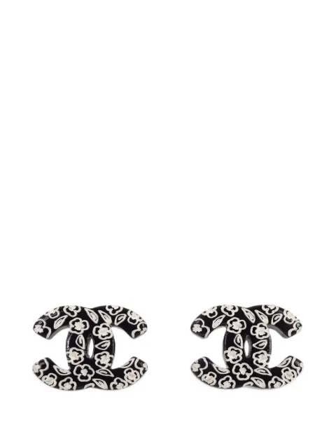 CHANEL Pre-Owned aretes con estampado floral y logo CC 2006