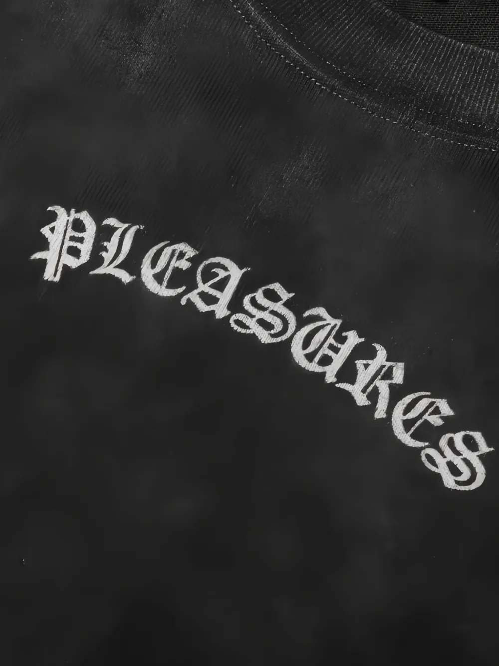 Pleasures logo-embroidered spray-effect T-shirt Zwart
