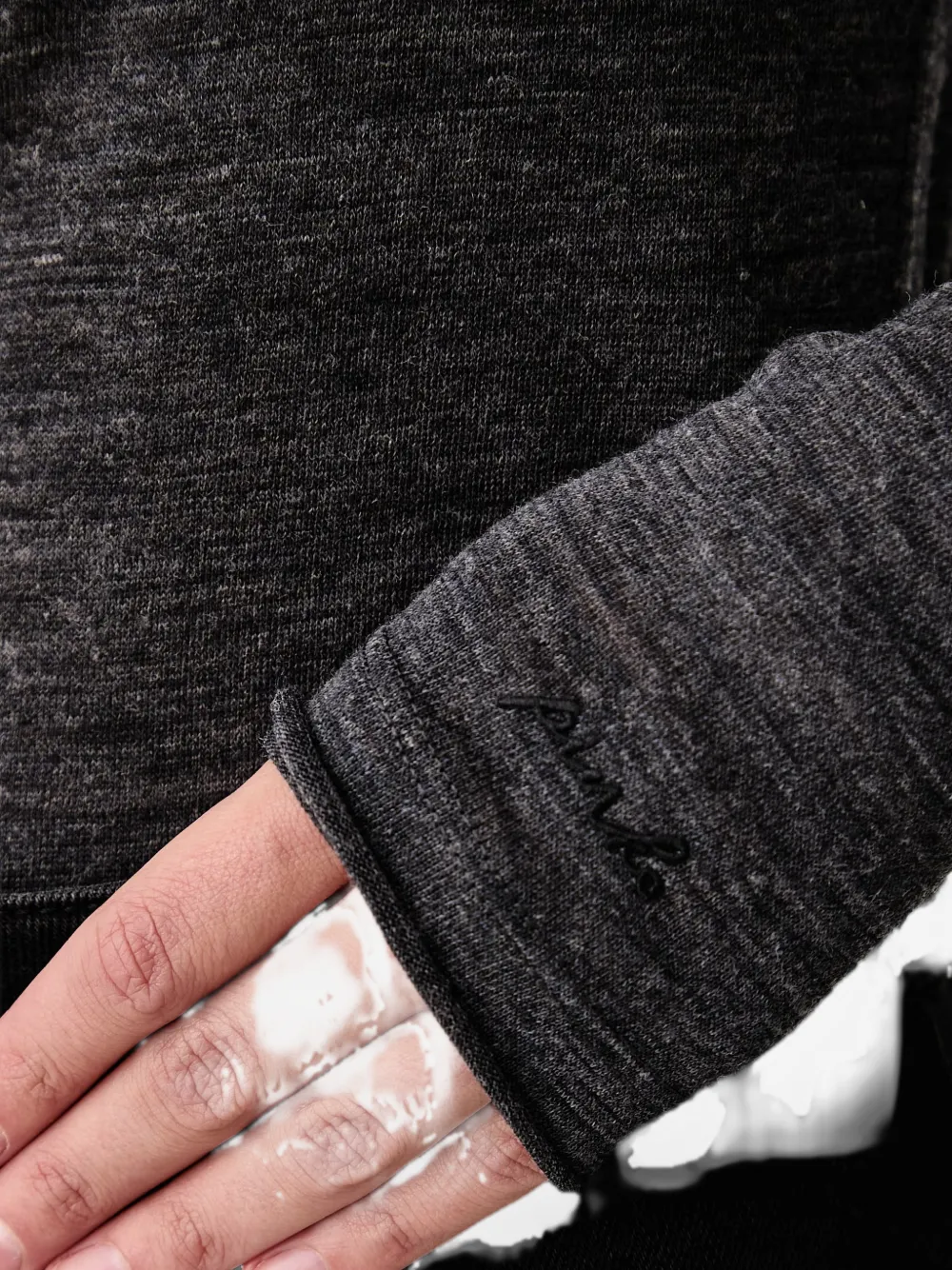 PINKO off-shoulder logo-embroidered sweater Grijs