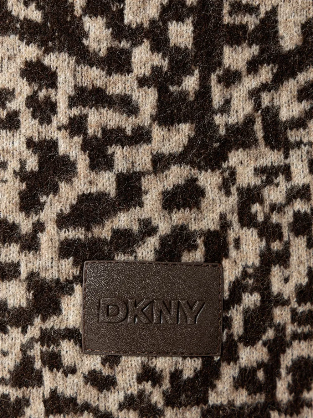 DKNY animal-pattern knitted scarf Bruin