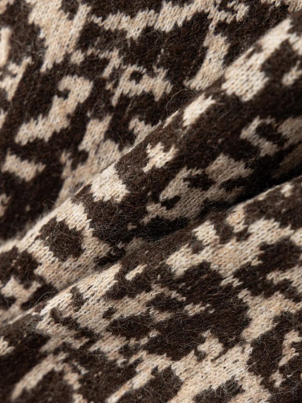 DKNY animal-pattern knitted scarf Bruin