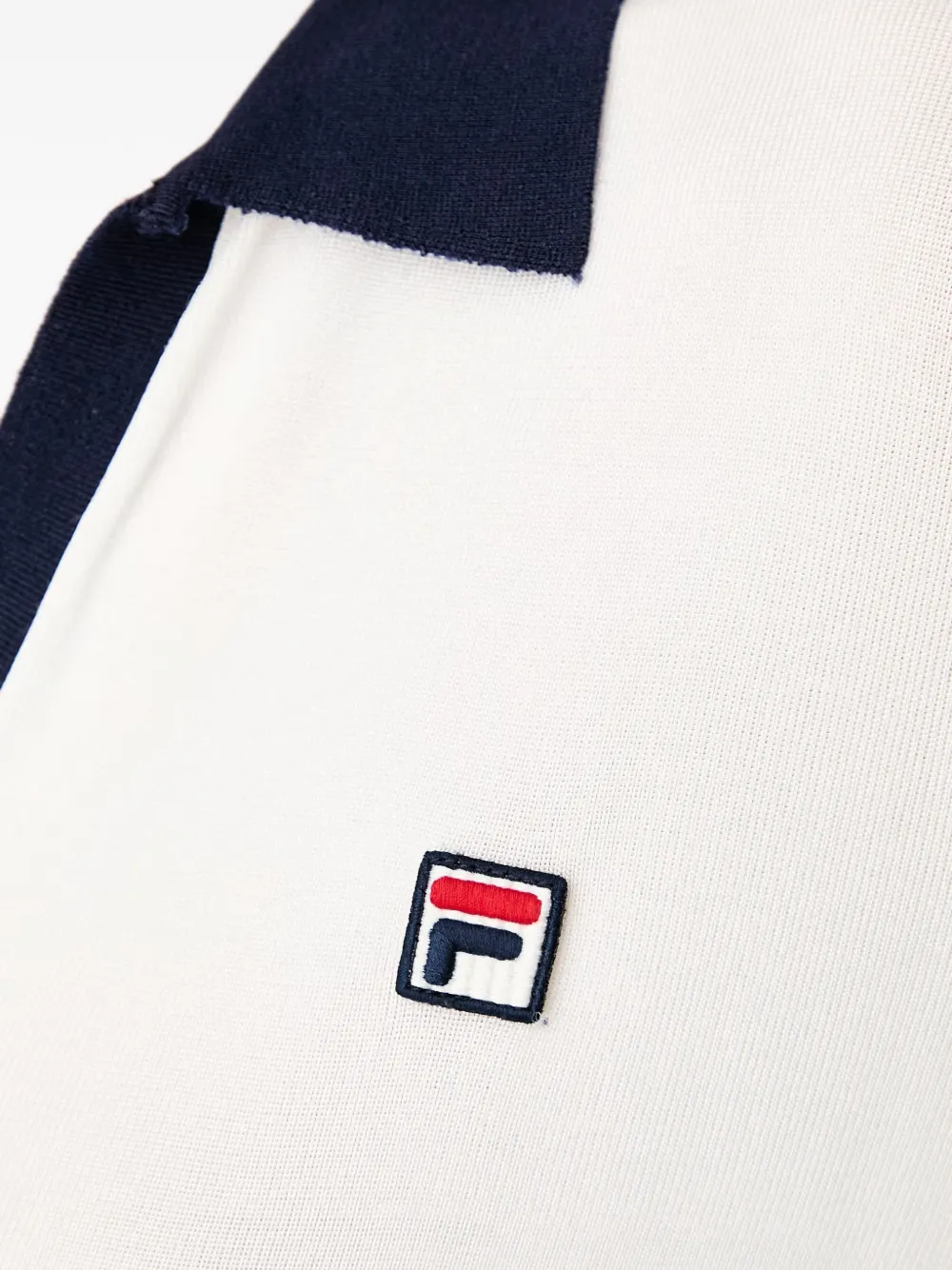 Fila Sennes T-shirt met V-hals en logo-patch Wit