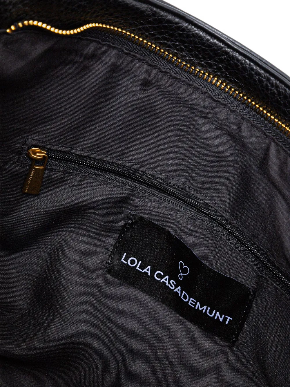 Lola Casademunt buckle-detail grained-texture tote bag Zwart