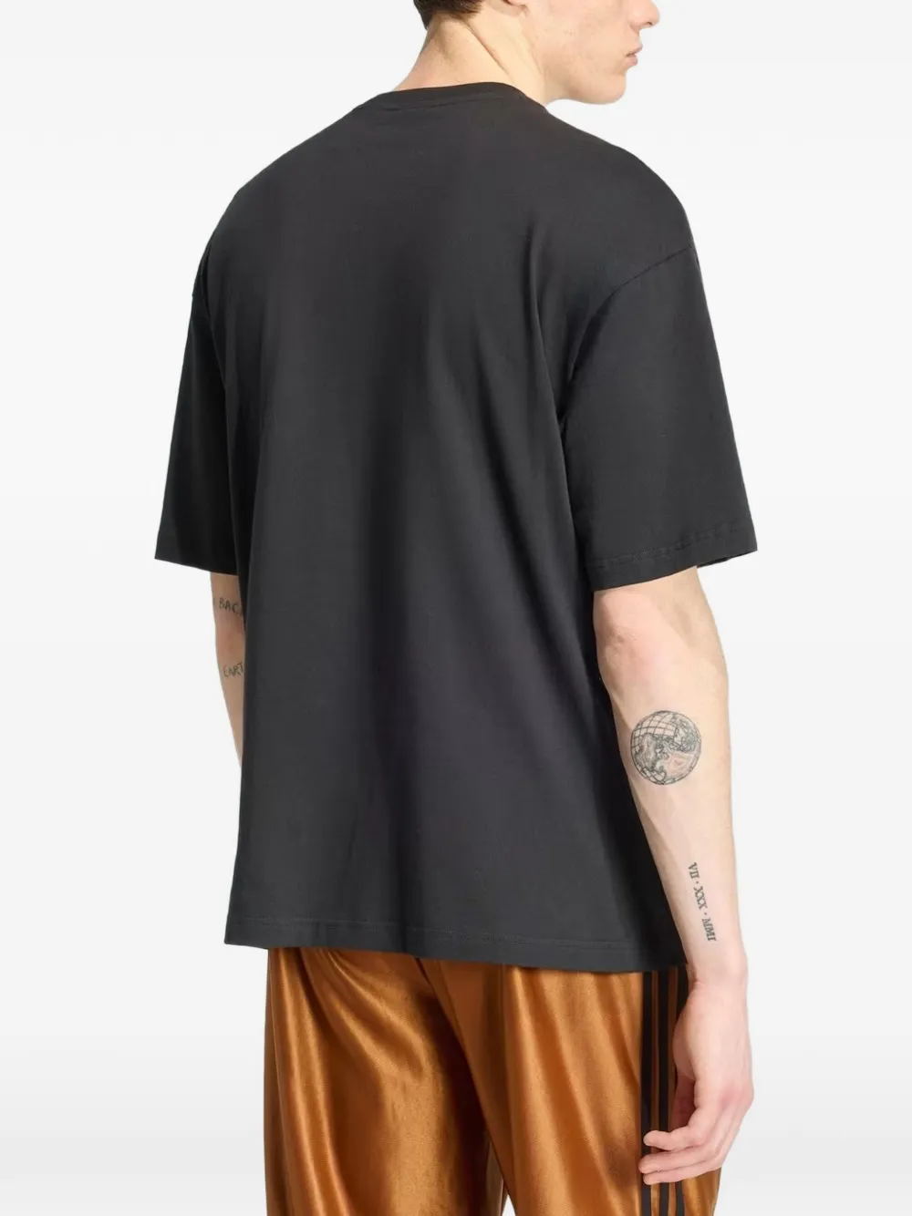 adidas camo tee tongue label T-shirt Zwart