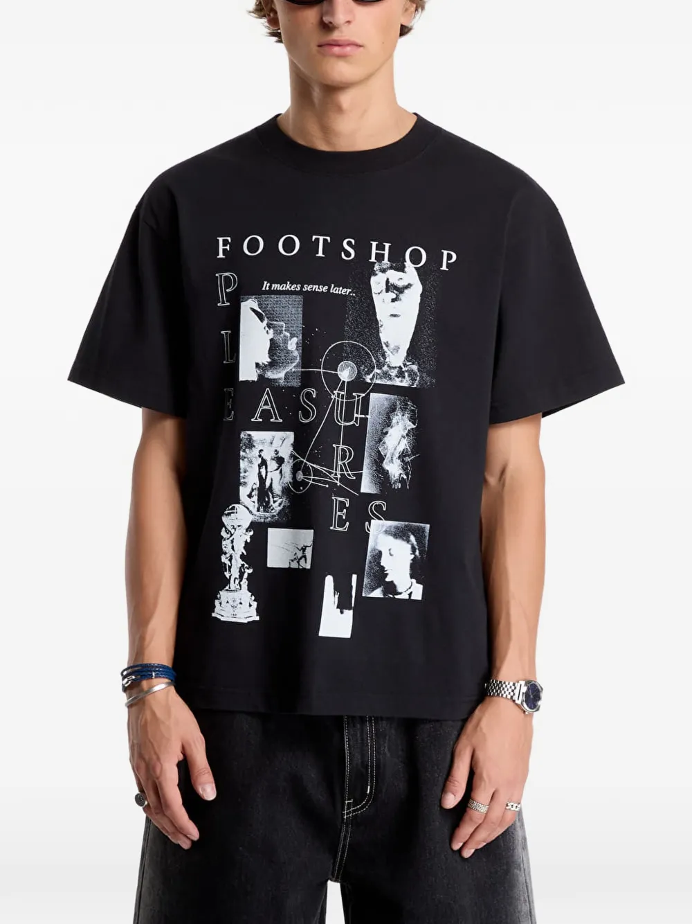 Pleasures x FTSHP Museum graphic-print T-shirt Zwart