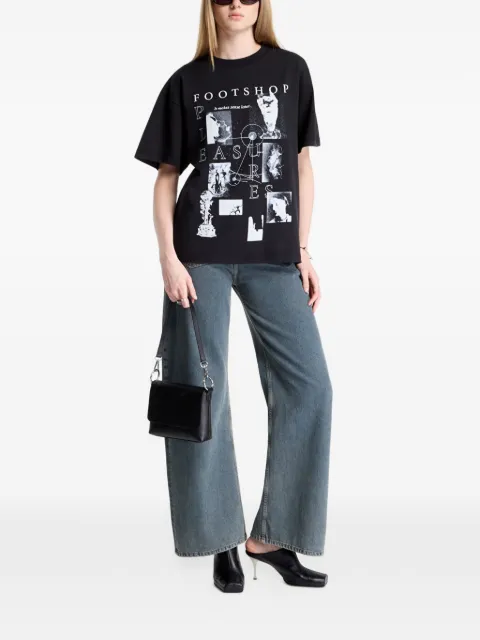 Pleasures playera Museum con estampado gráfico en colaboración con FTSHP