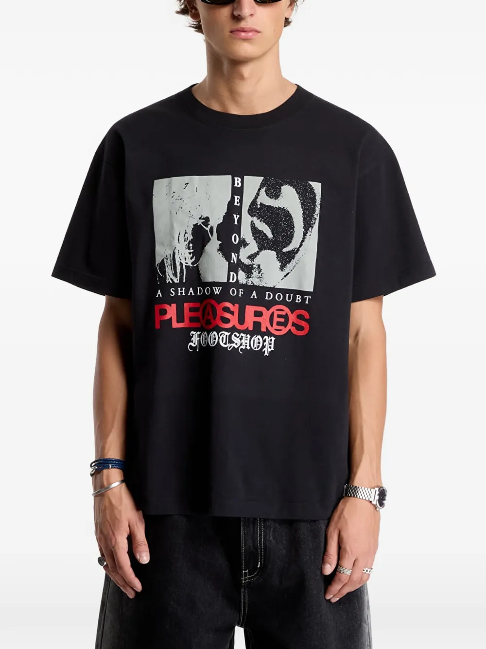 Pleasures x FTSHP Zine graphic-print T-shirt Zwart
