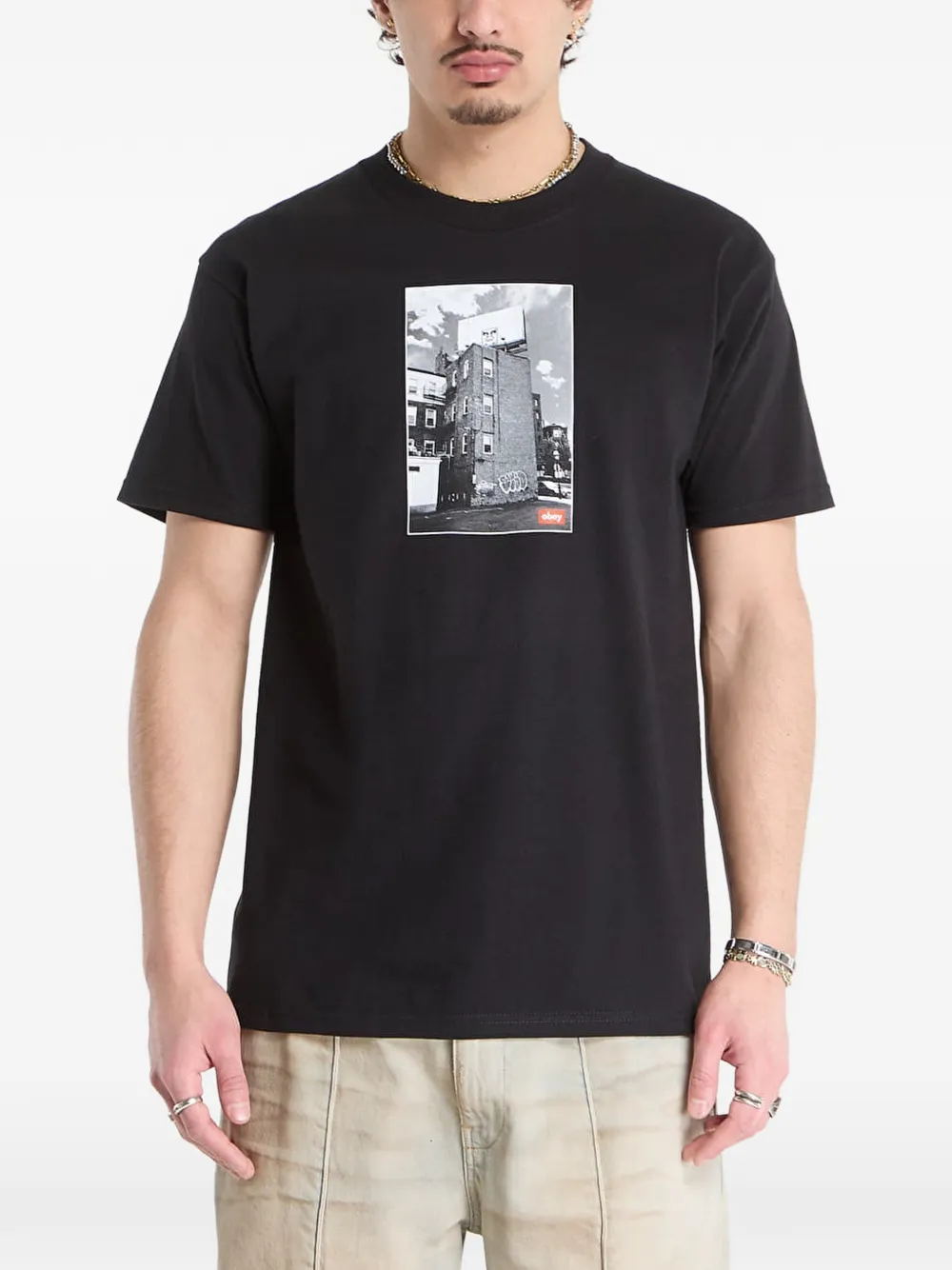 Obey Boston Billboard graphic-print T-shirt Zwart