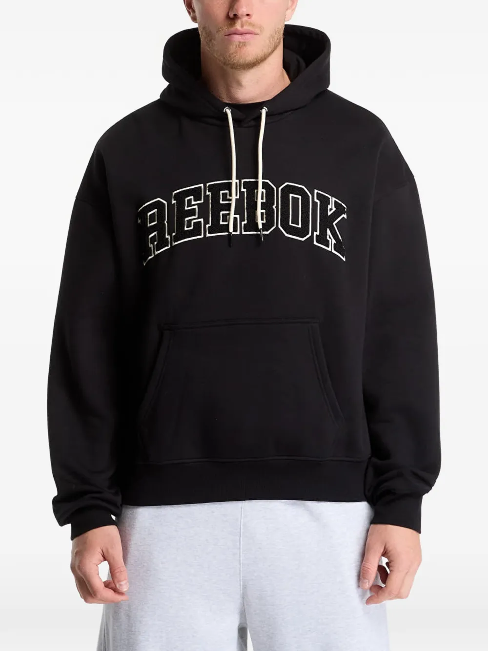 Reebok Varsity logo-print hoodie Zwart