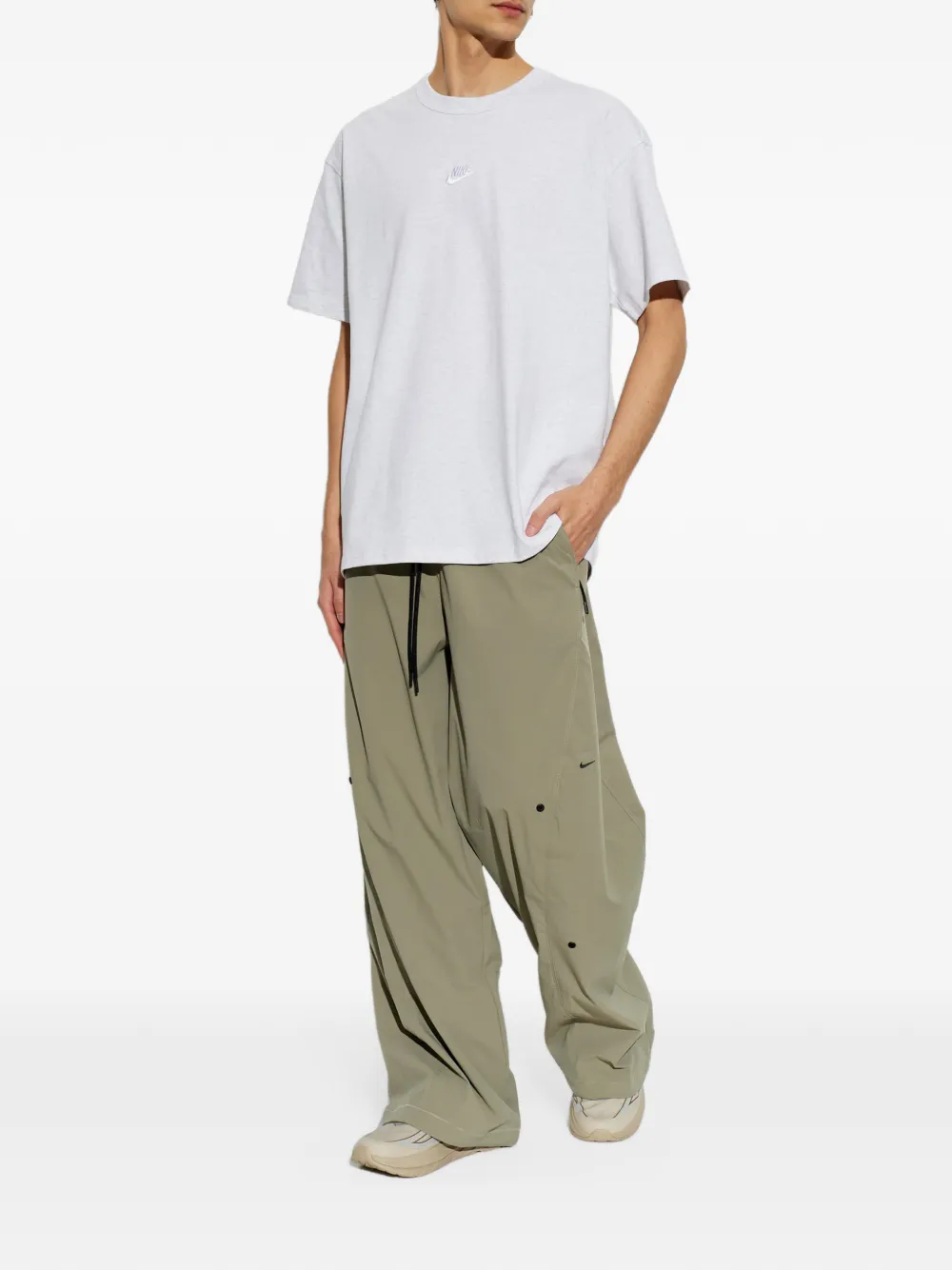 Nike Sportswear Premium Essentials T-shirt Grijs