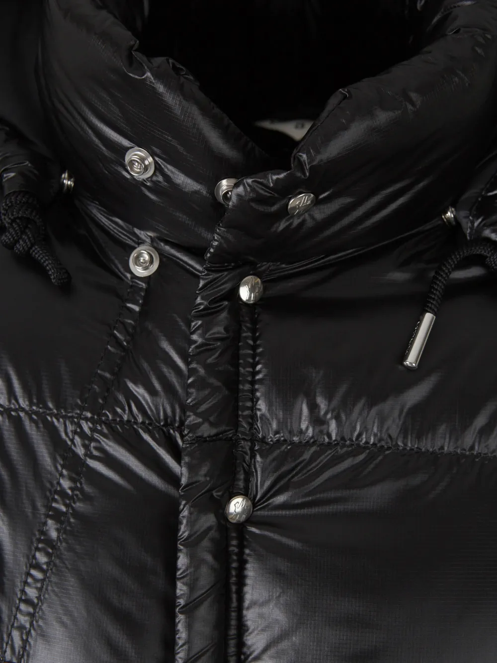 Moncler Karakorum hooded short down jacket Zwart