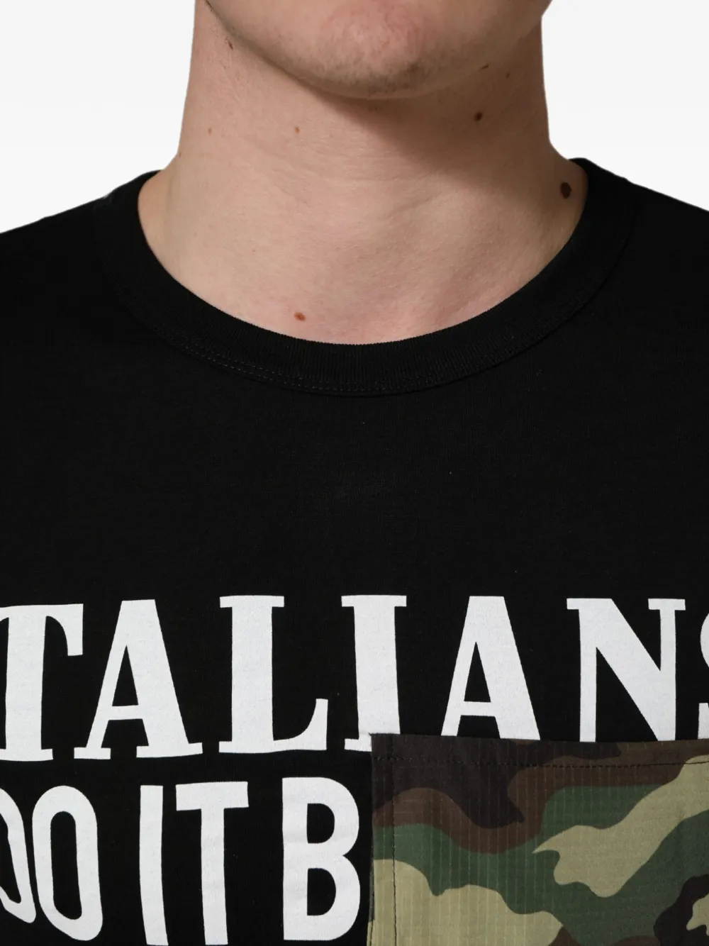 Dolce & Gabbana T-shirt met slogan-print en zak met camouflage-print Zwart