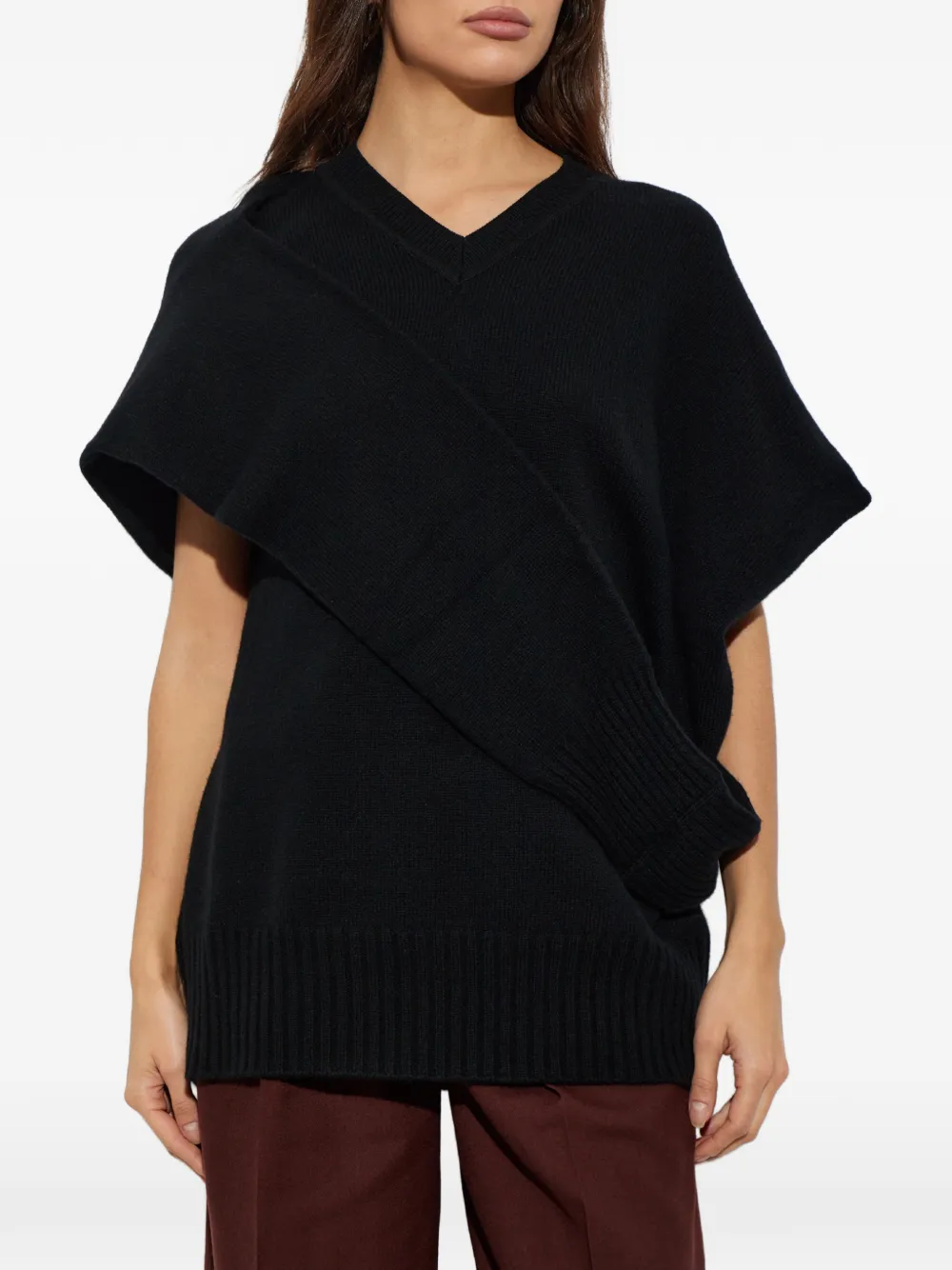 Issey Miyake asymmetric V-neck vest Zwart