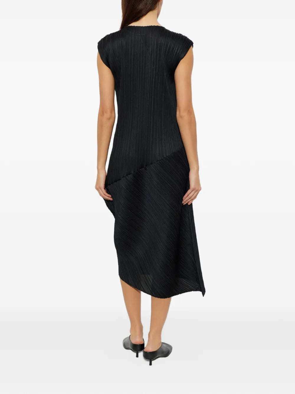 Pleats Please Issey Miyake Geplooide midi-jurk met asymmetrische zoom Zwart