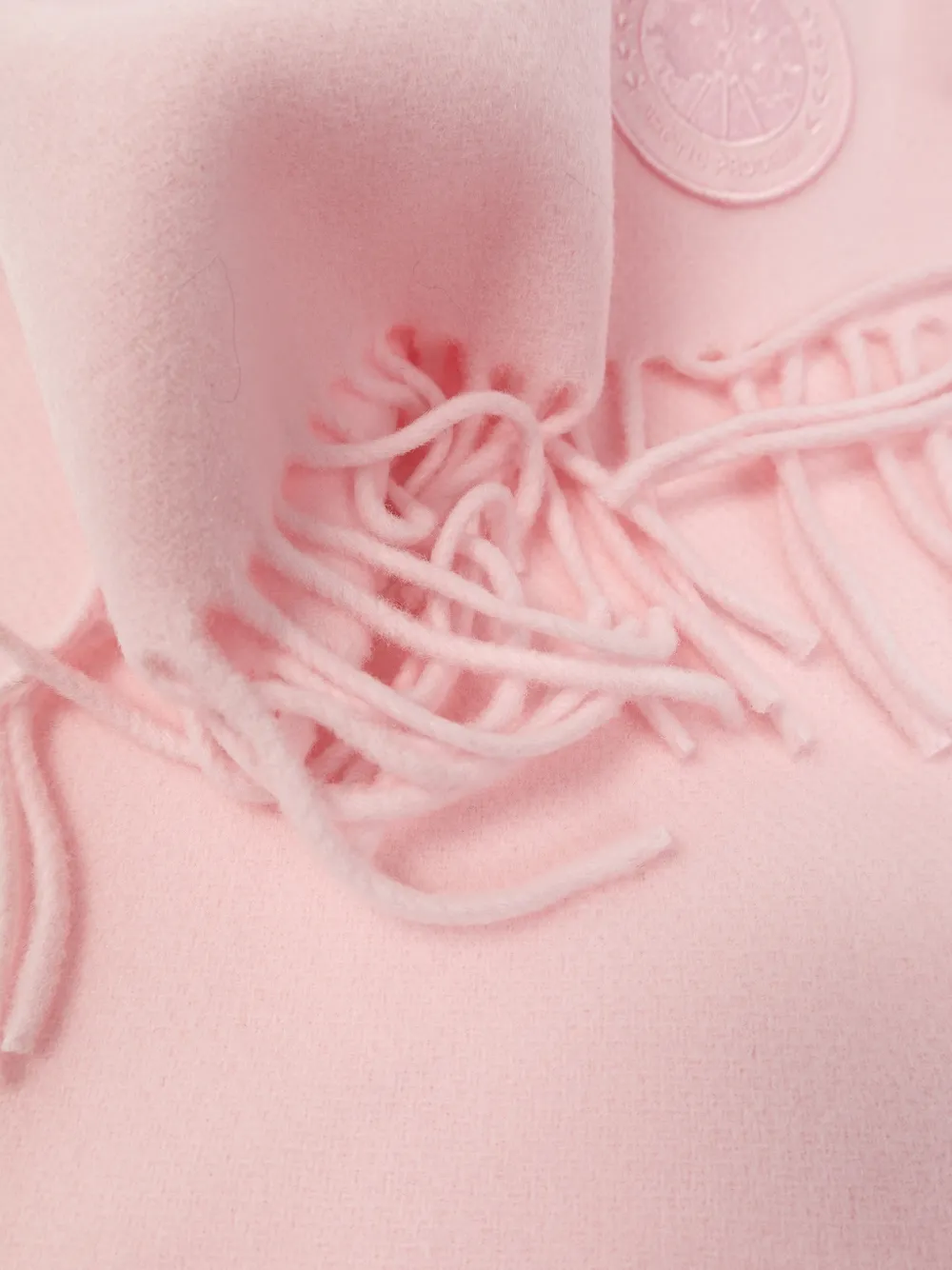 Canada Goose fringed logo-patch scarf Roze
