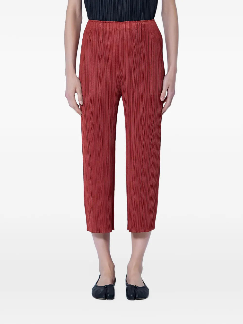 Pleats Please Issey Miyake Monthly Colors: September geplooide cropped broek Rood