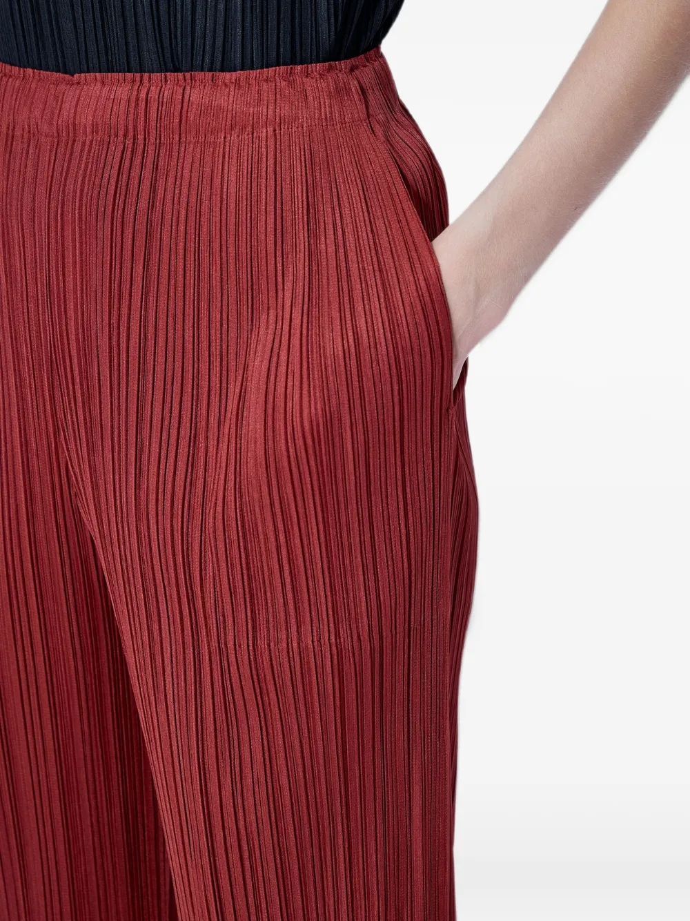 Pleats Please Issey Miyake Monthly Colors: September geplooide cropped broek Rood