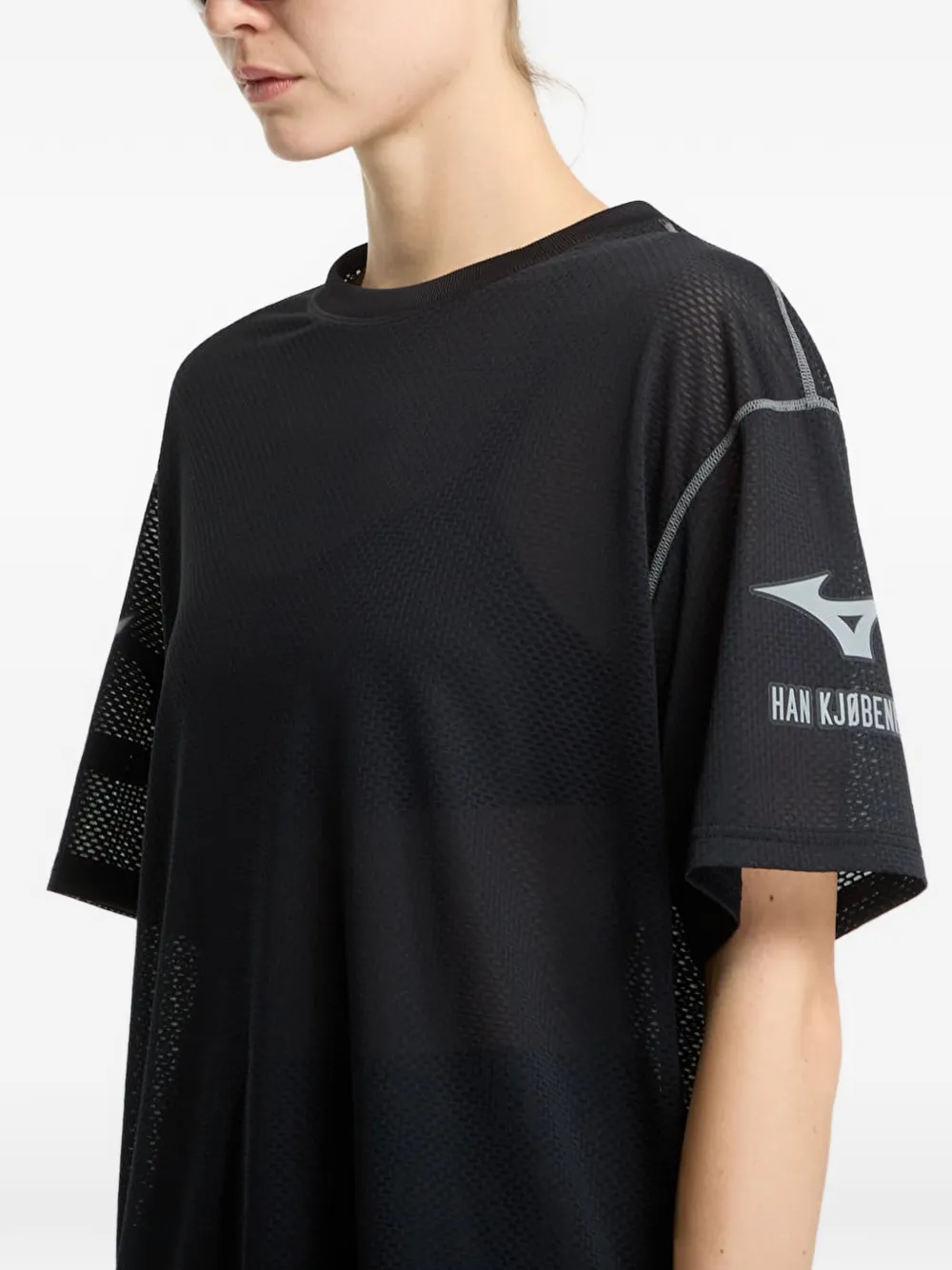 Mizuno x Han Kjøbenhavn mesh-panelled logo-print T-shirt Zwart