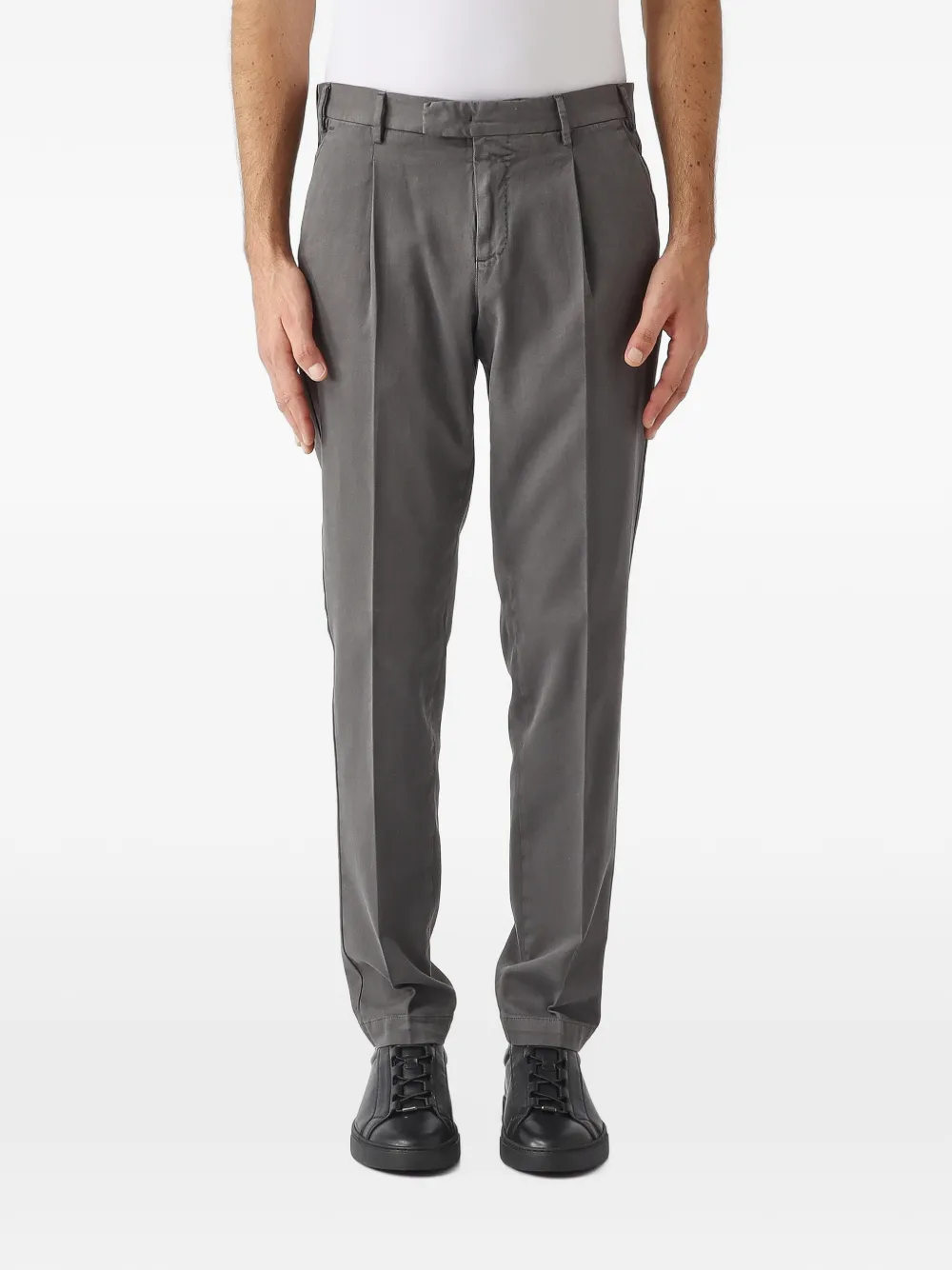 PT Torino Epsilon pleated pressed-crease trousers Grijs