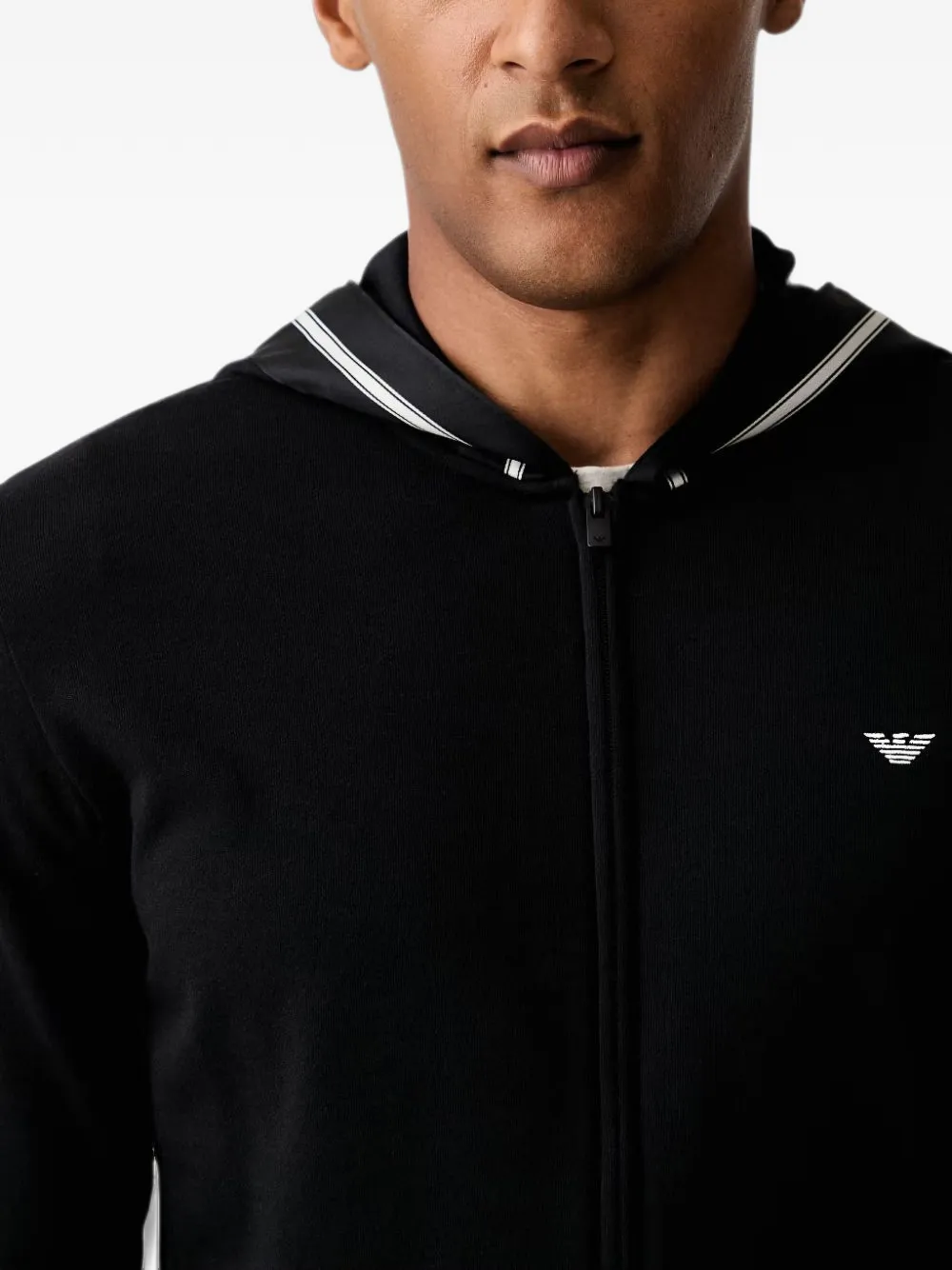 Emporio Armani logo-embroidered zip-up hoodie Zwart