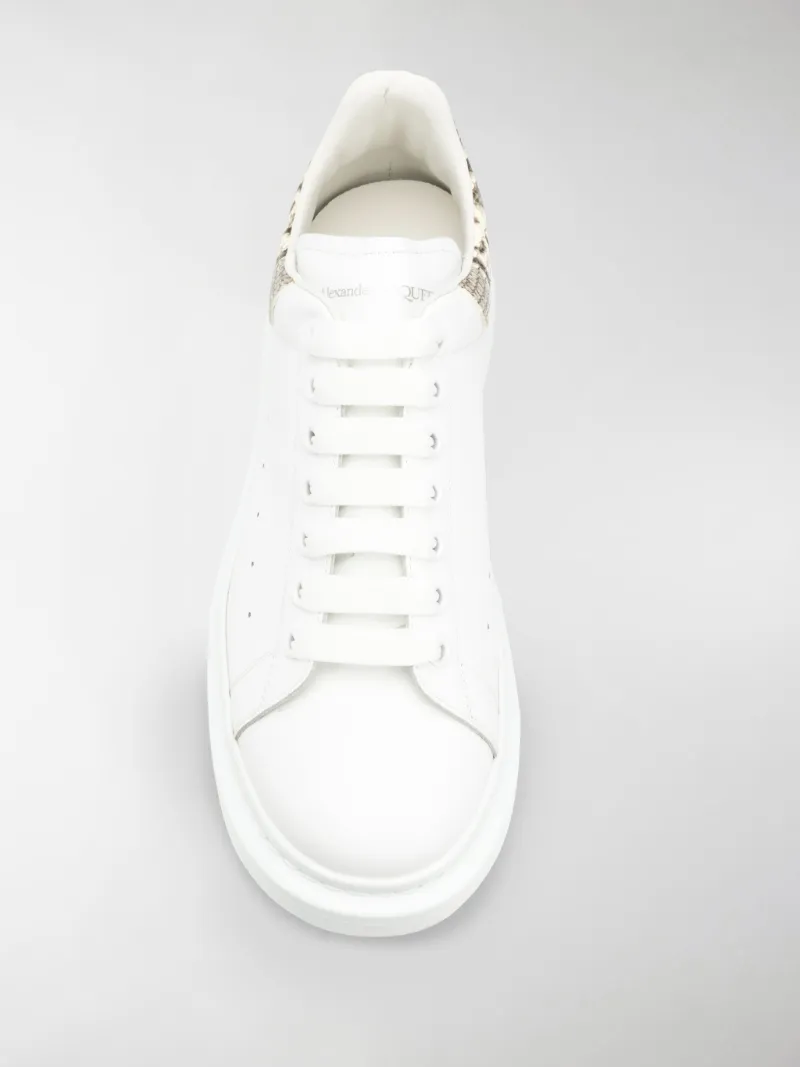 Sneakers basse in pelle con stampa serpente bianche e nere di Alexander  McQueen, €496 | farfetch.com | Lookastic