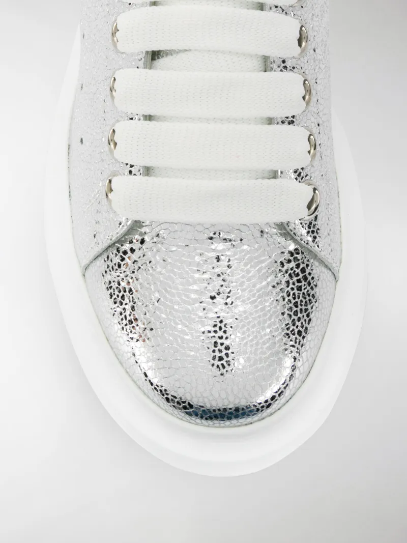 Alexander McQueen Sneakers con texture craquelé argento | MODES
