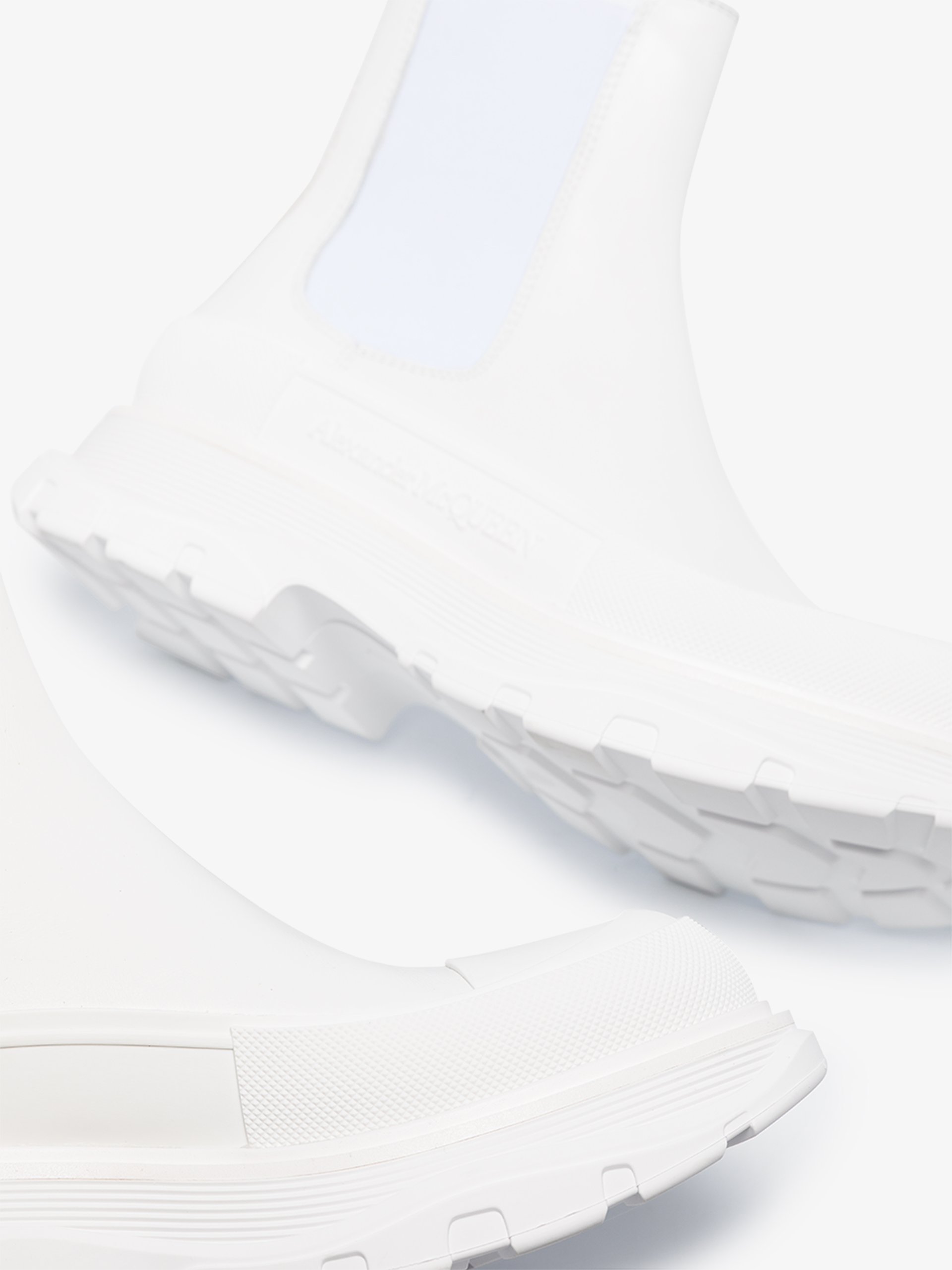 alexander-mcqueen-white-tread-slick-chelsea-boots_15365606_29888224_1920.jpg?c=2