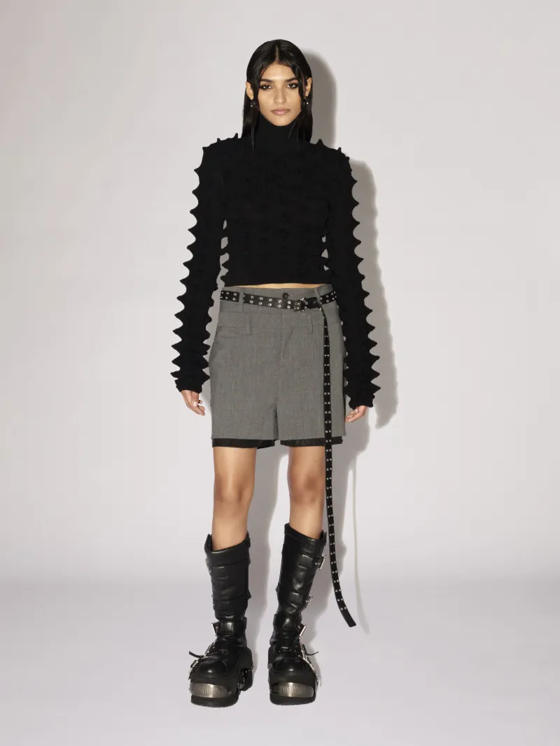 CROPPED SPIKES TURTLENECK