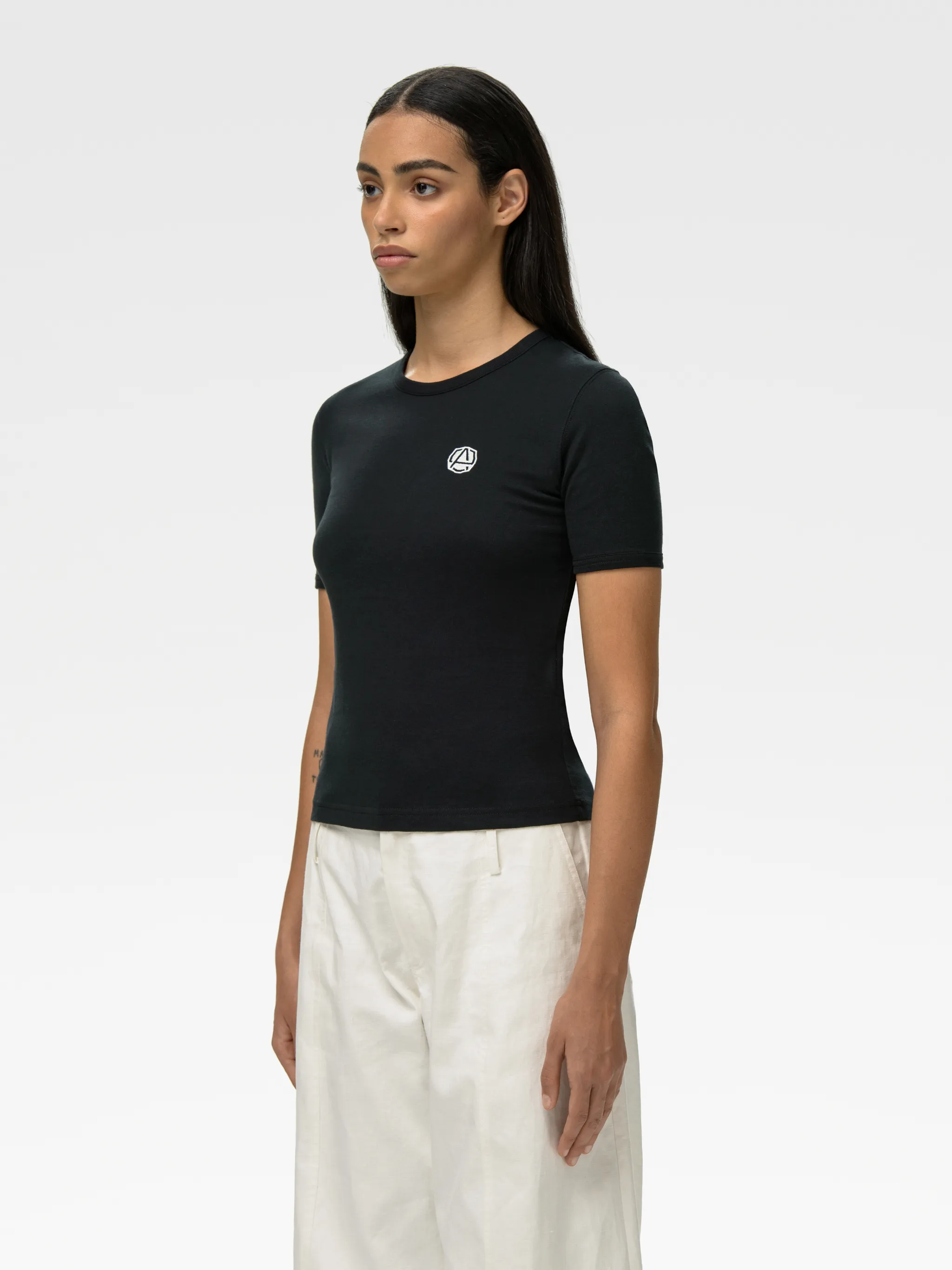 EMBLEM SLIM FIT T-SHIRT