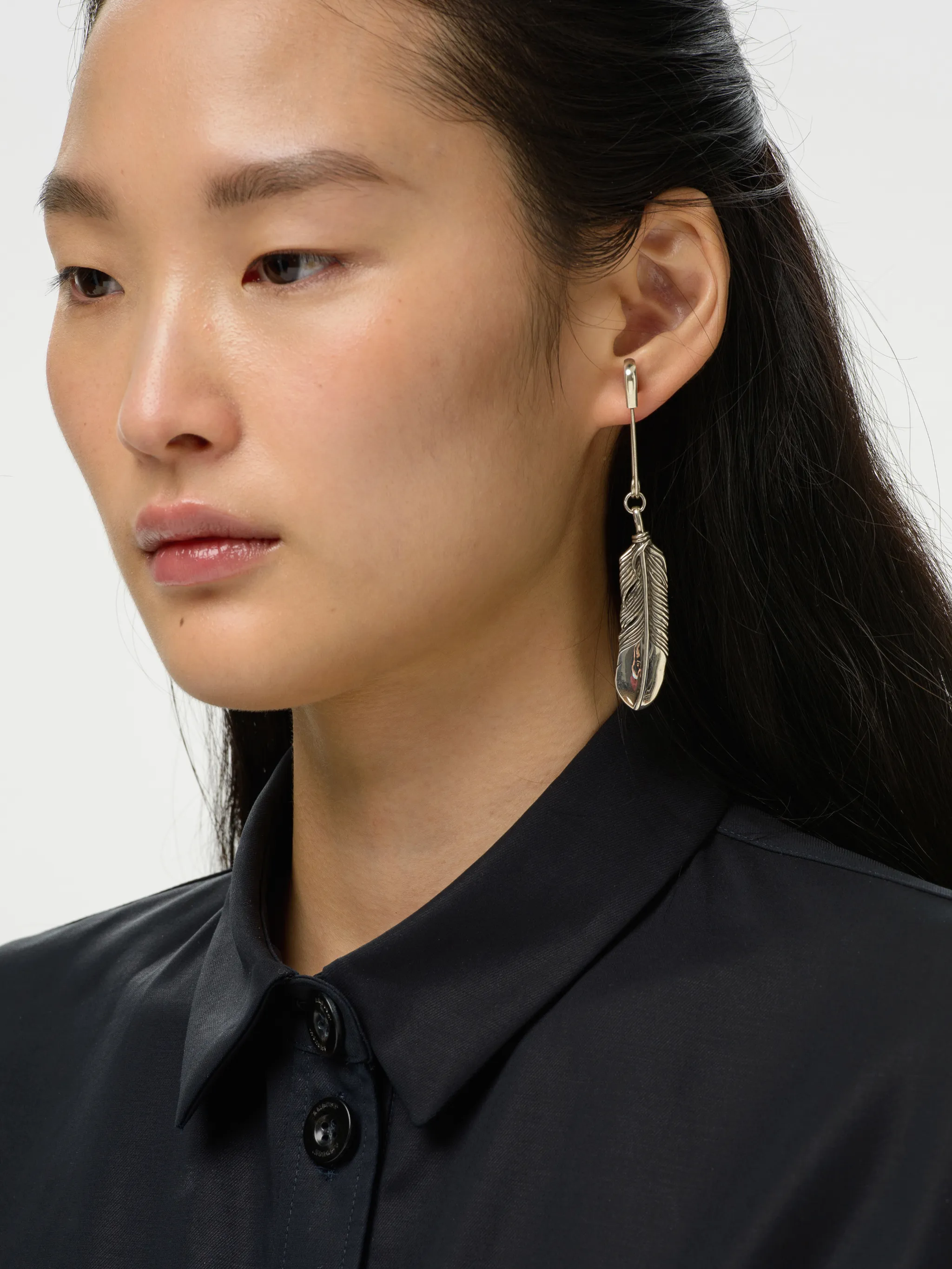 FEATHER CHARM EARRING