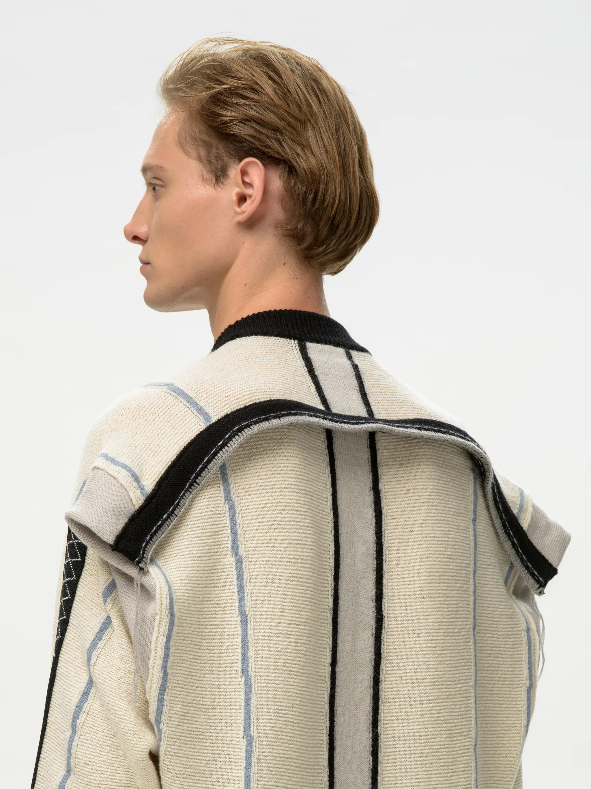 FOLDING KNIT SWEATER