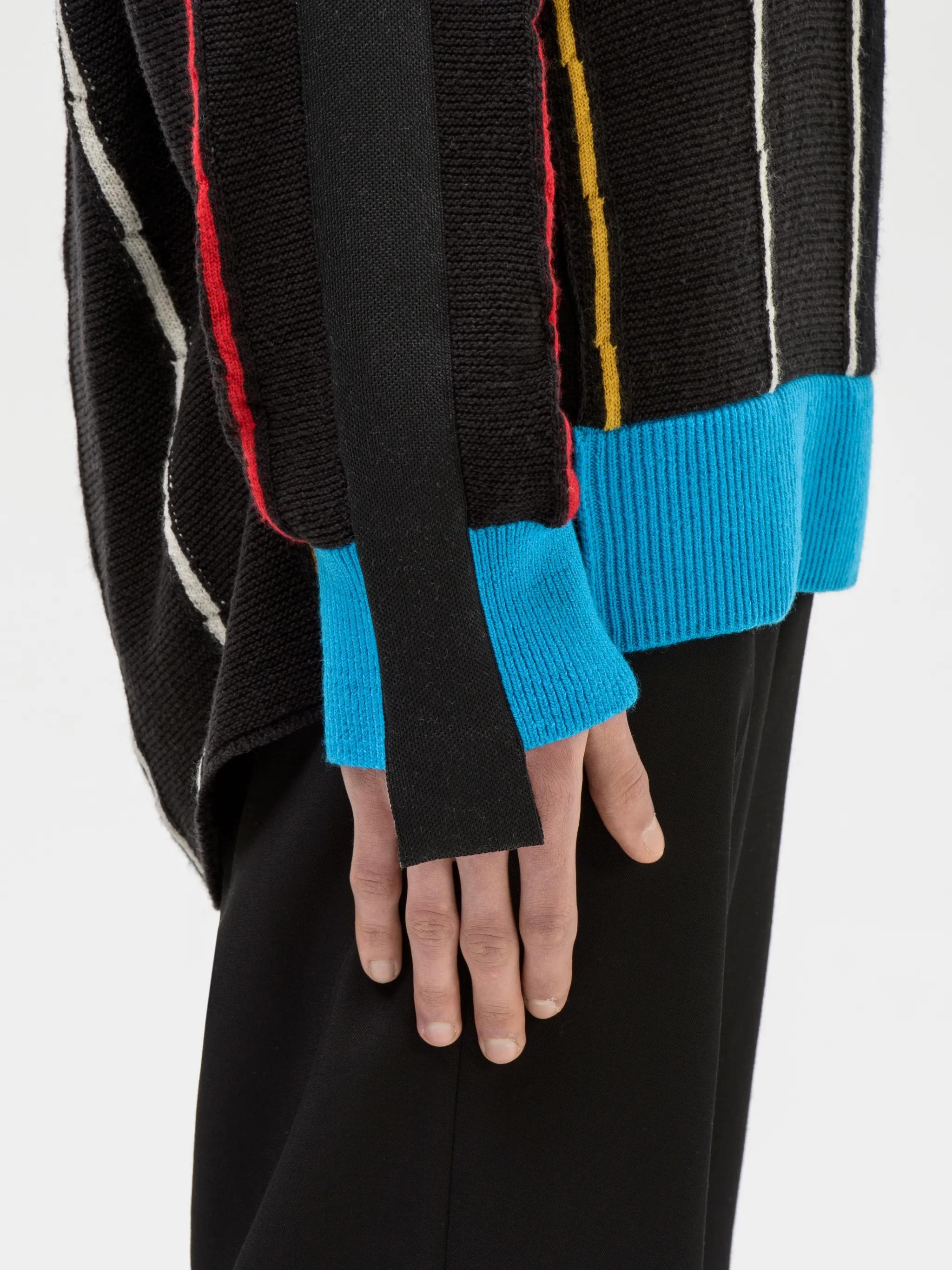 FOLDING KNIT SWEATER